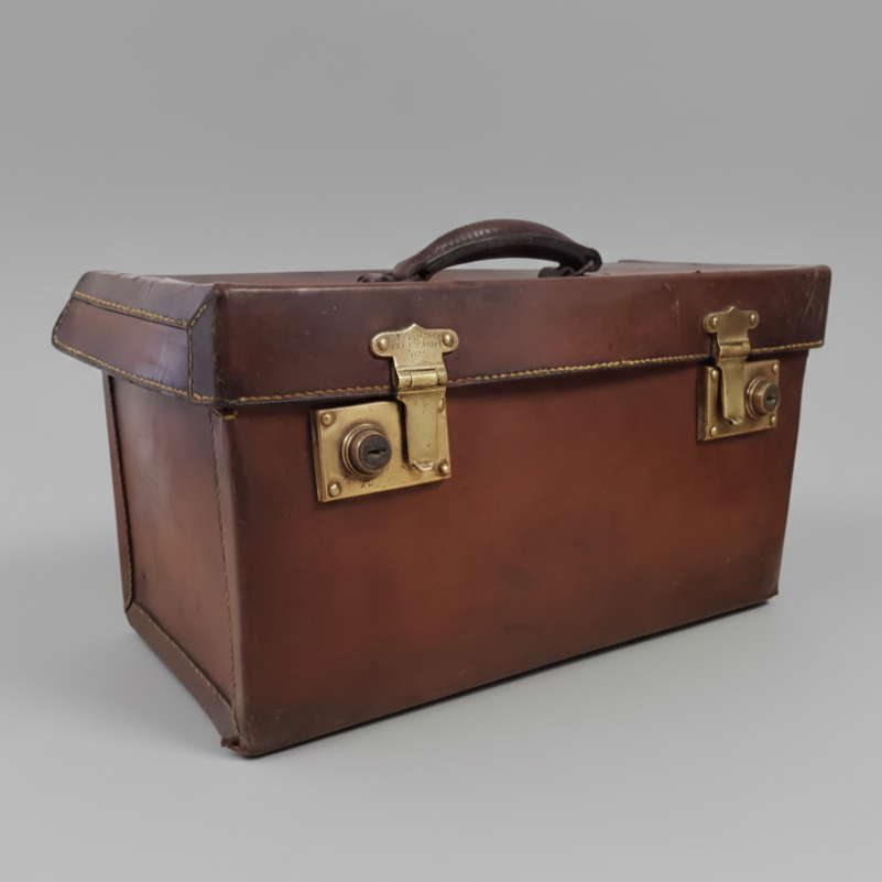 AUX ETATS UNIS. PEQUEÑA MALETA O NECESER DE VIAJE.