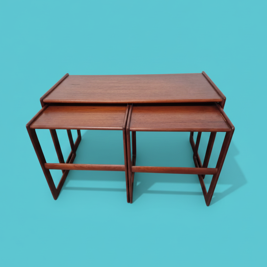 MOGENS KOLD. MESAS NIDO DE ARNE HOVMAND OLSEN