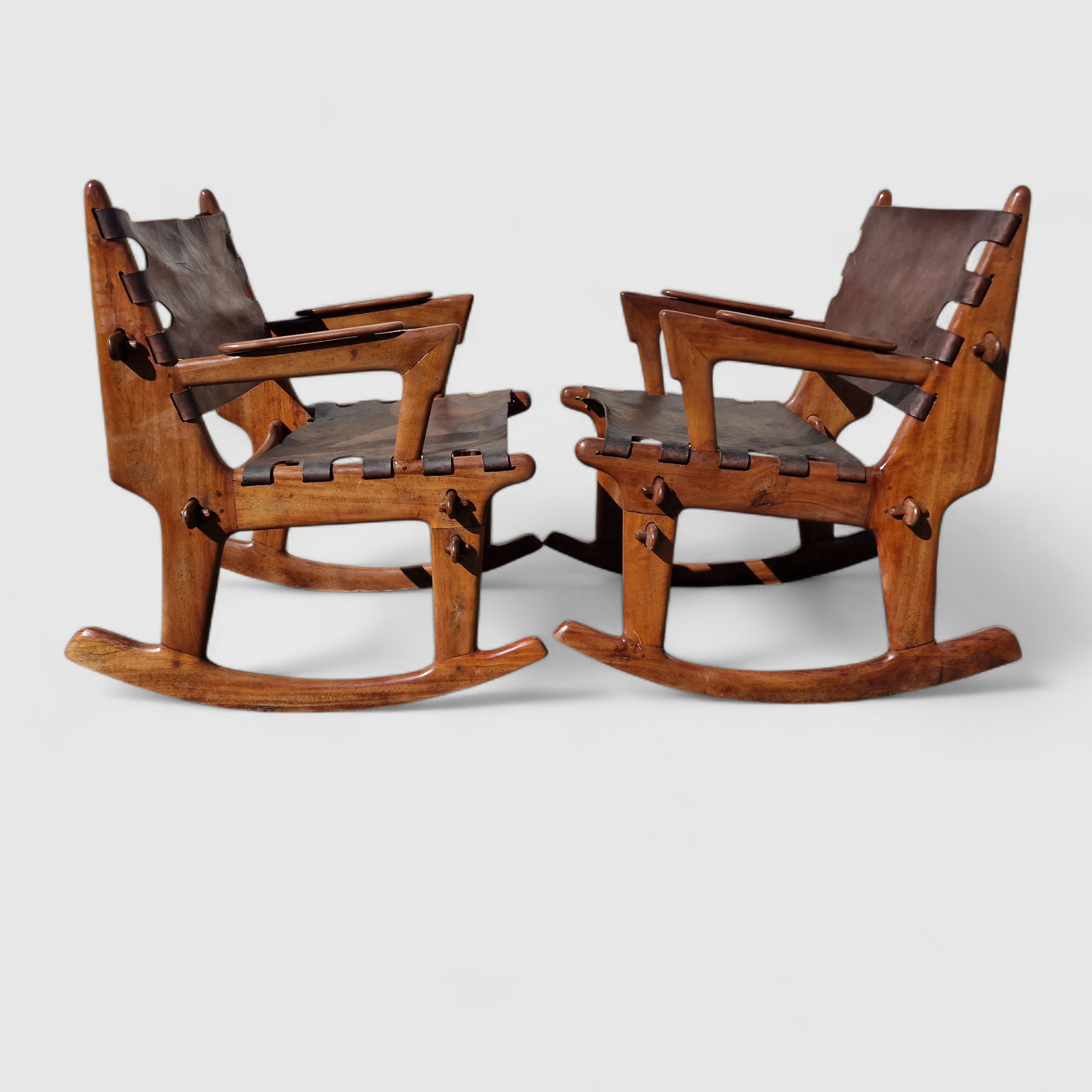 ANGEL PAZMIÑO . PAREJA DE MECEDORAS 1950