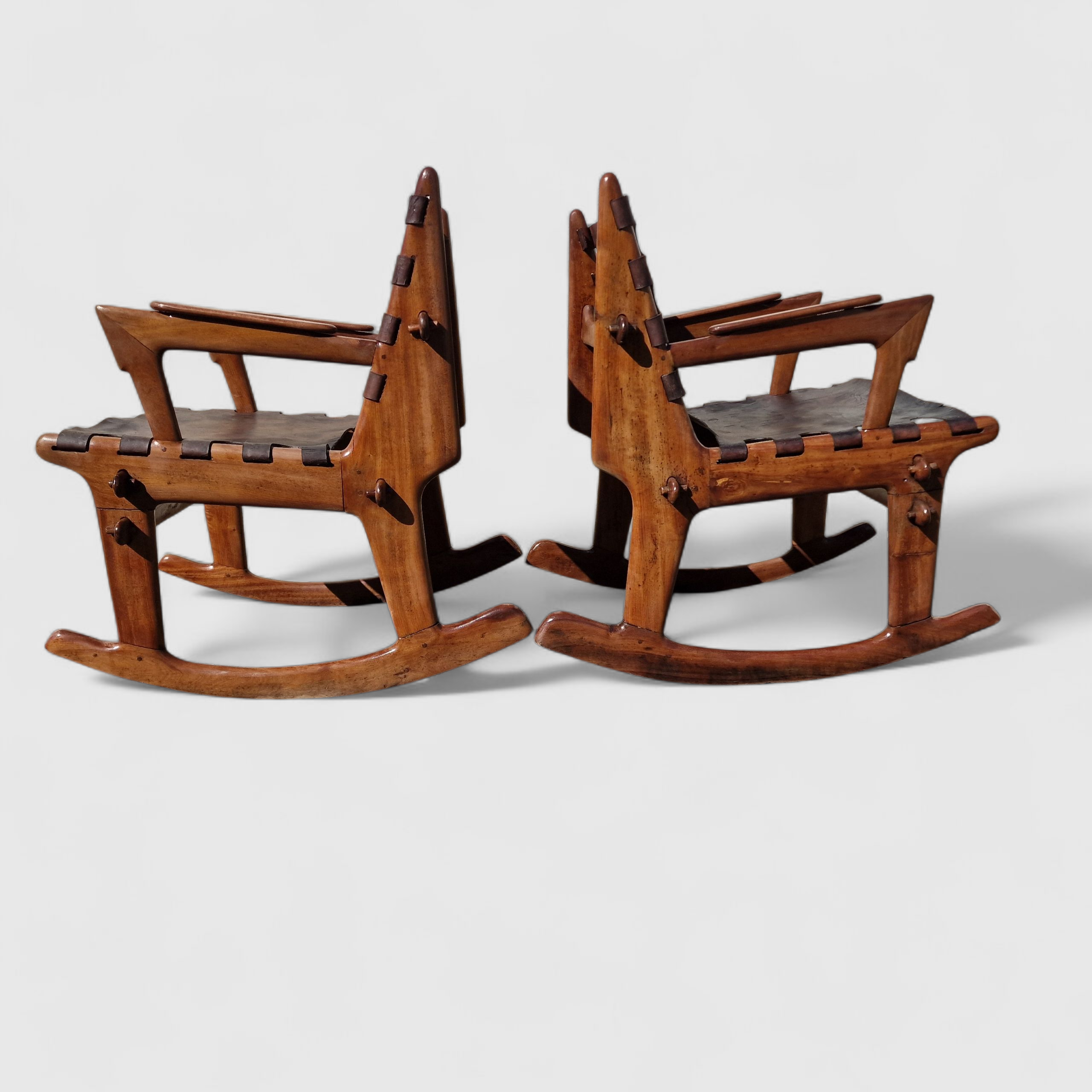 ANGEL PAZMIÑO . PAREJA DE MECEDORAS 1950