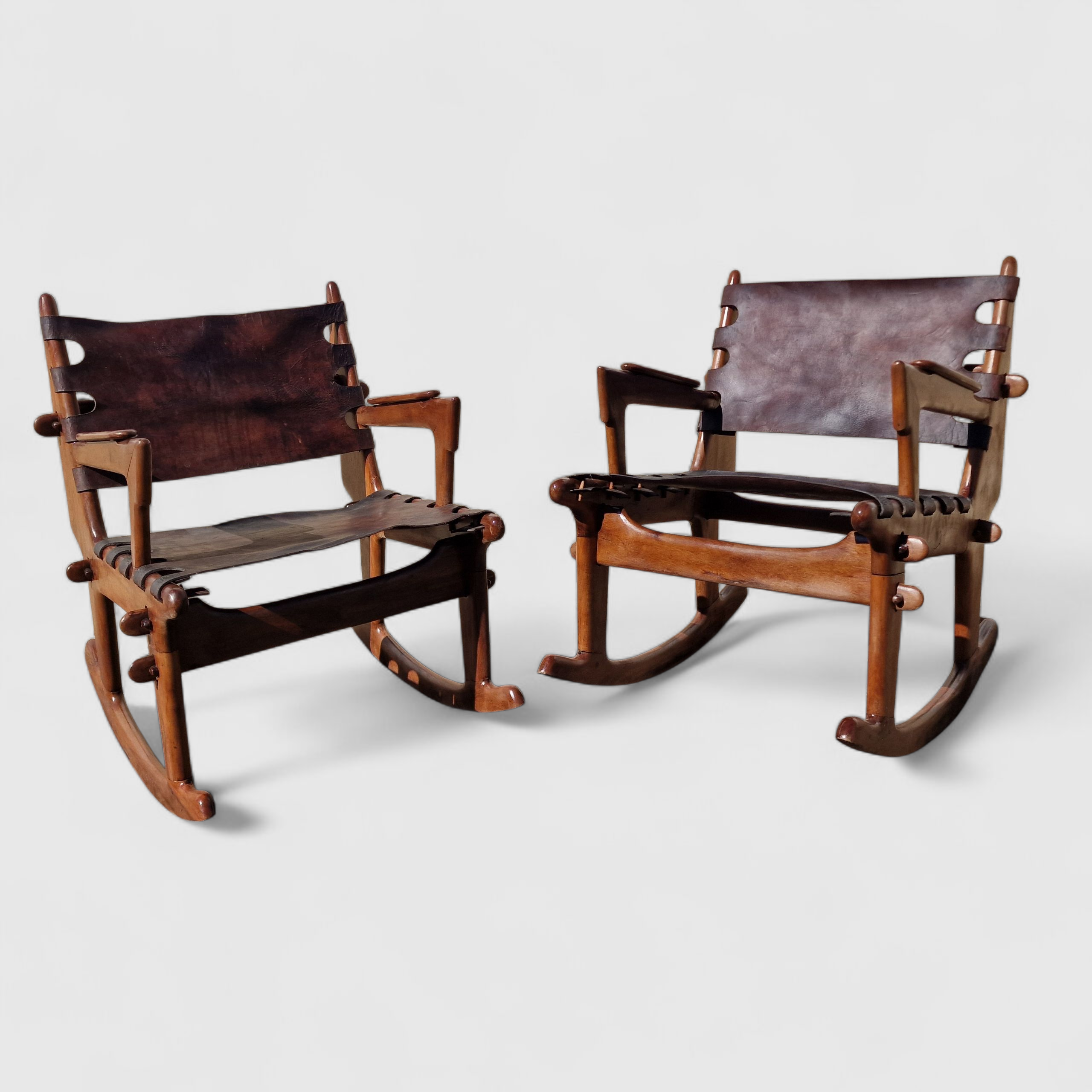 ANGEL PAZMIÑO . PAREJA DE MECEDORAS 1950