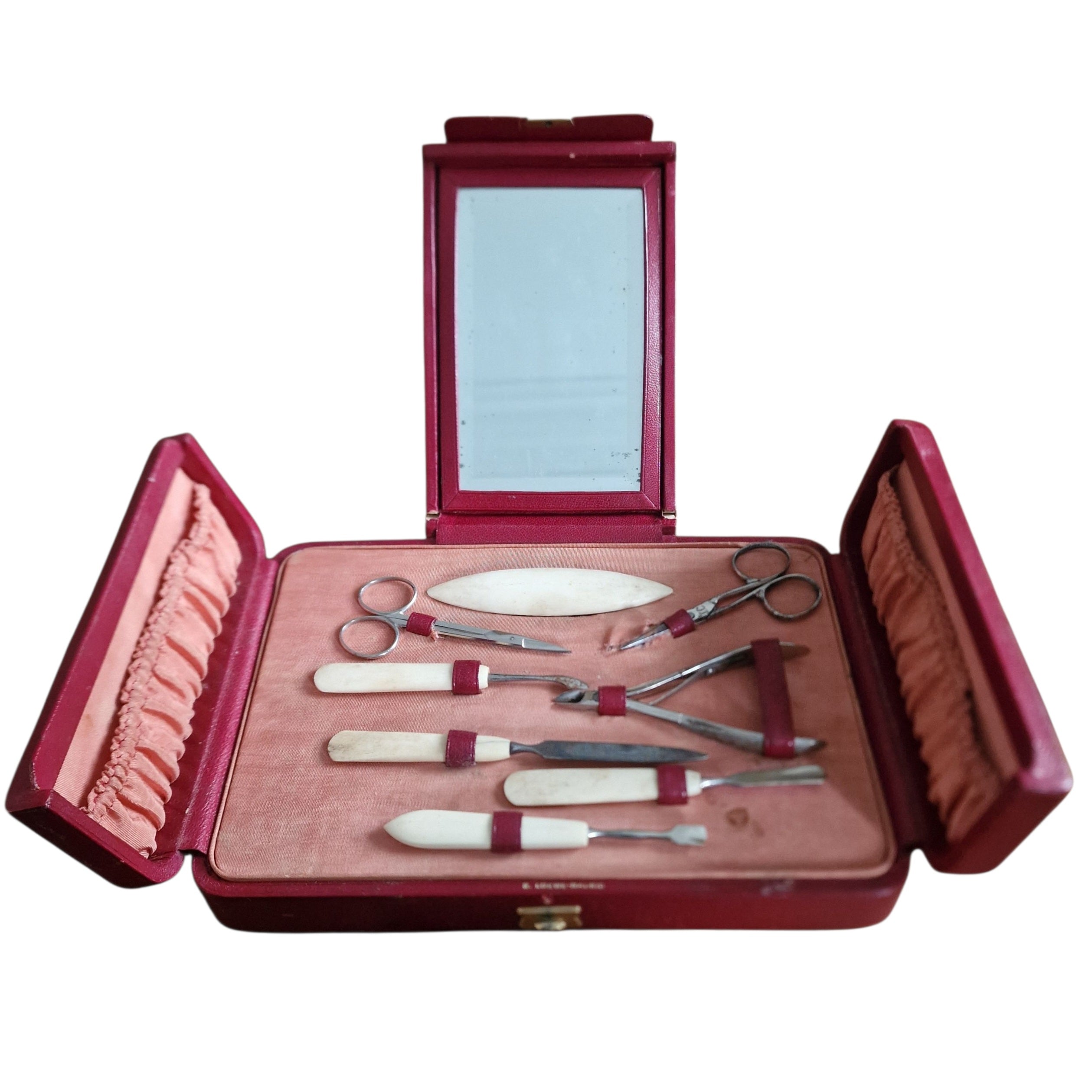 LOEWE . ESTUCHE MANICURA AÑOS 40.