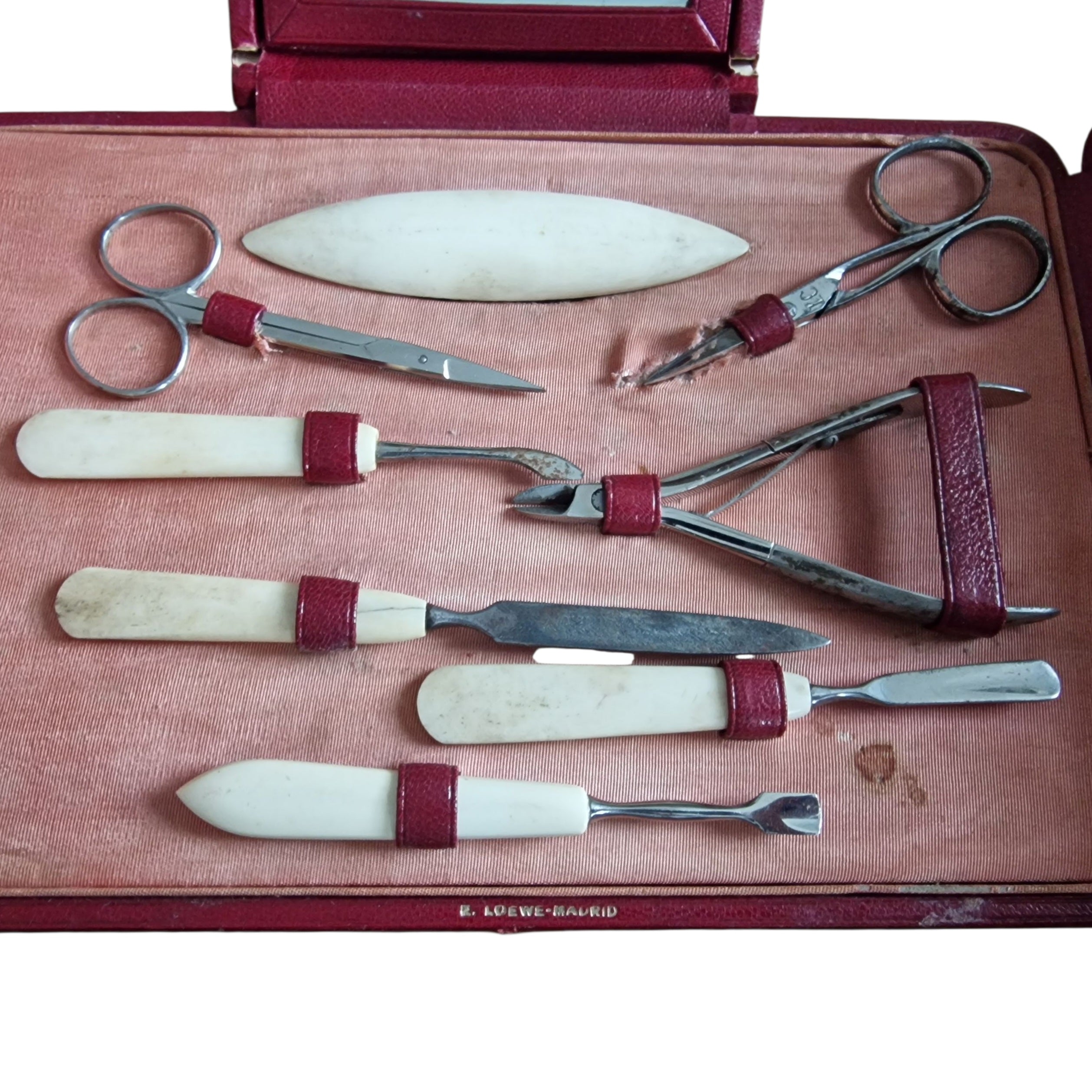 LOEWE . ESTUCHE MANICURA AÑOS 40.